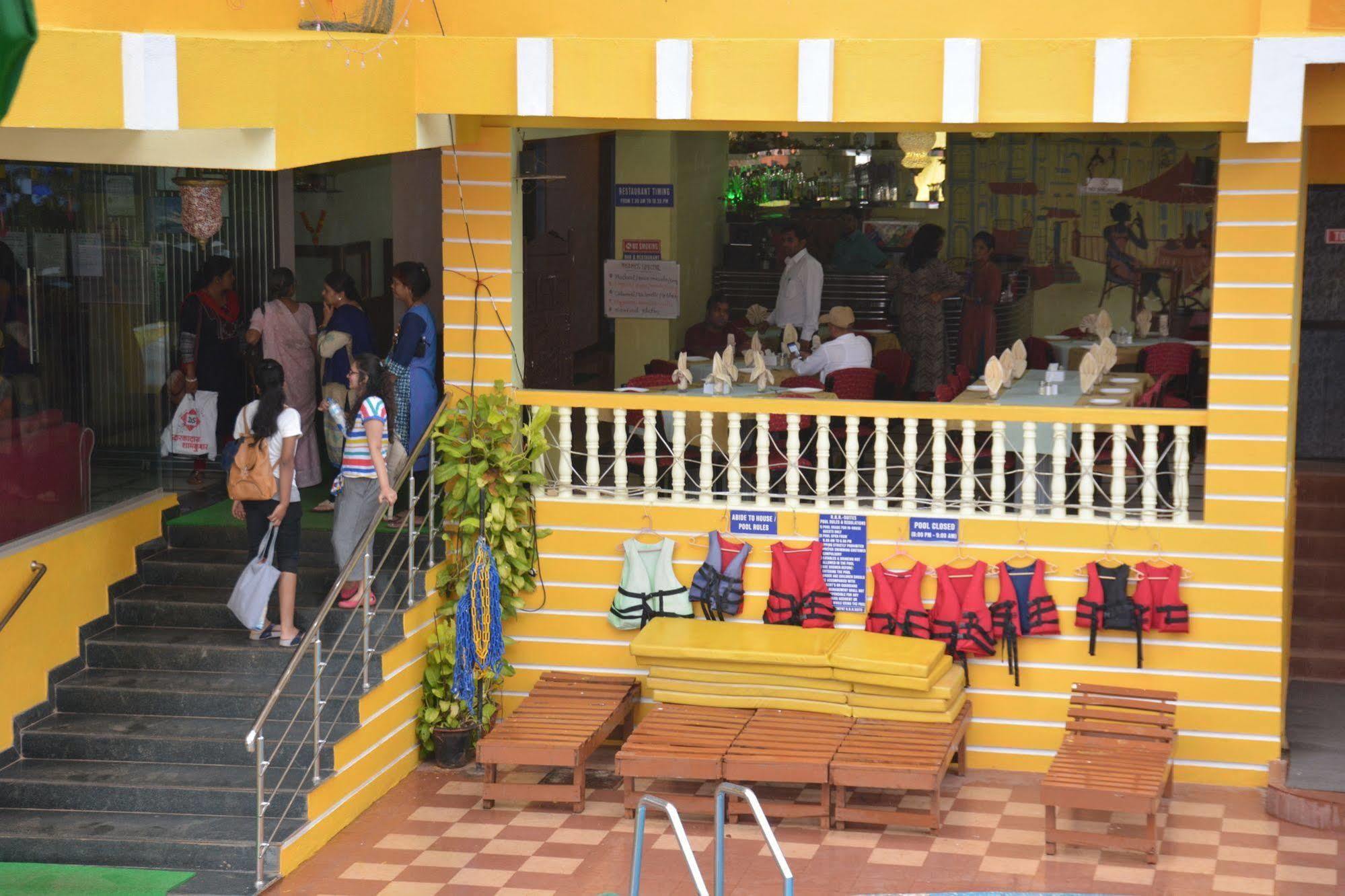 Rbr Suites Calangute Esterno foto