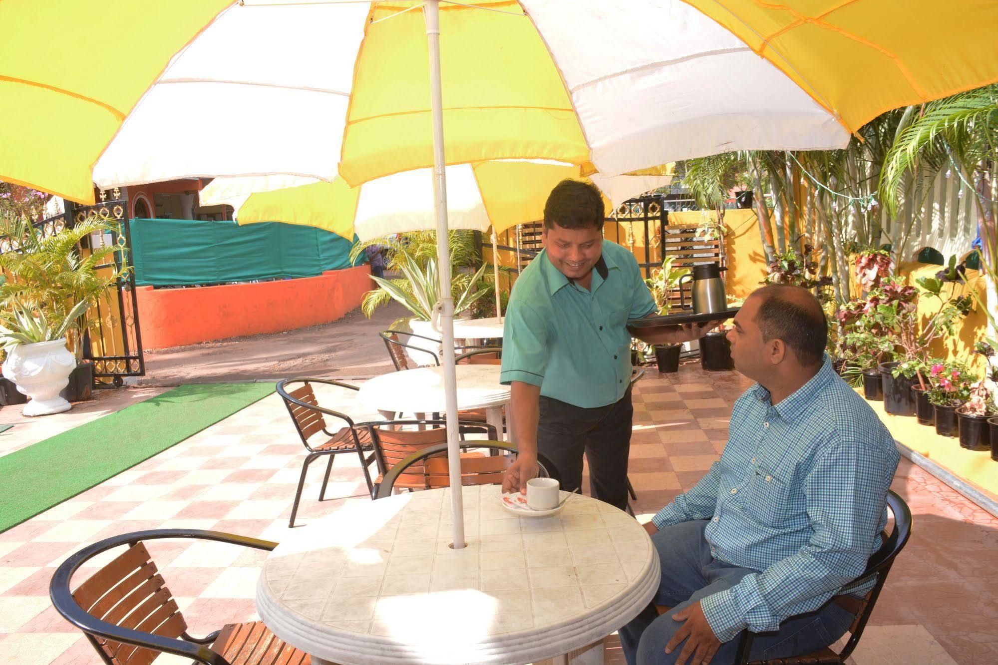 Rbr Suites Calangute Esterno foto
