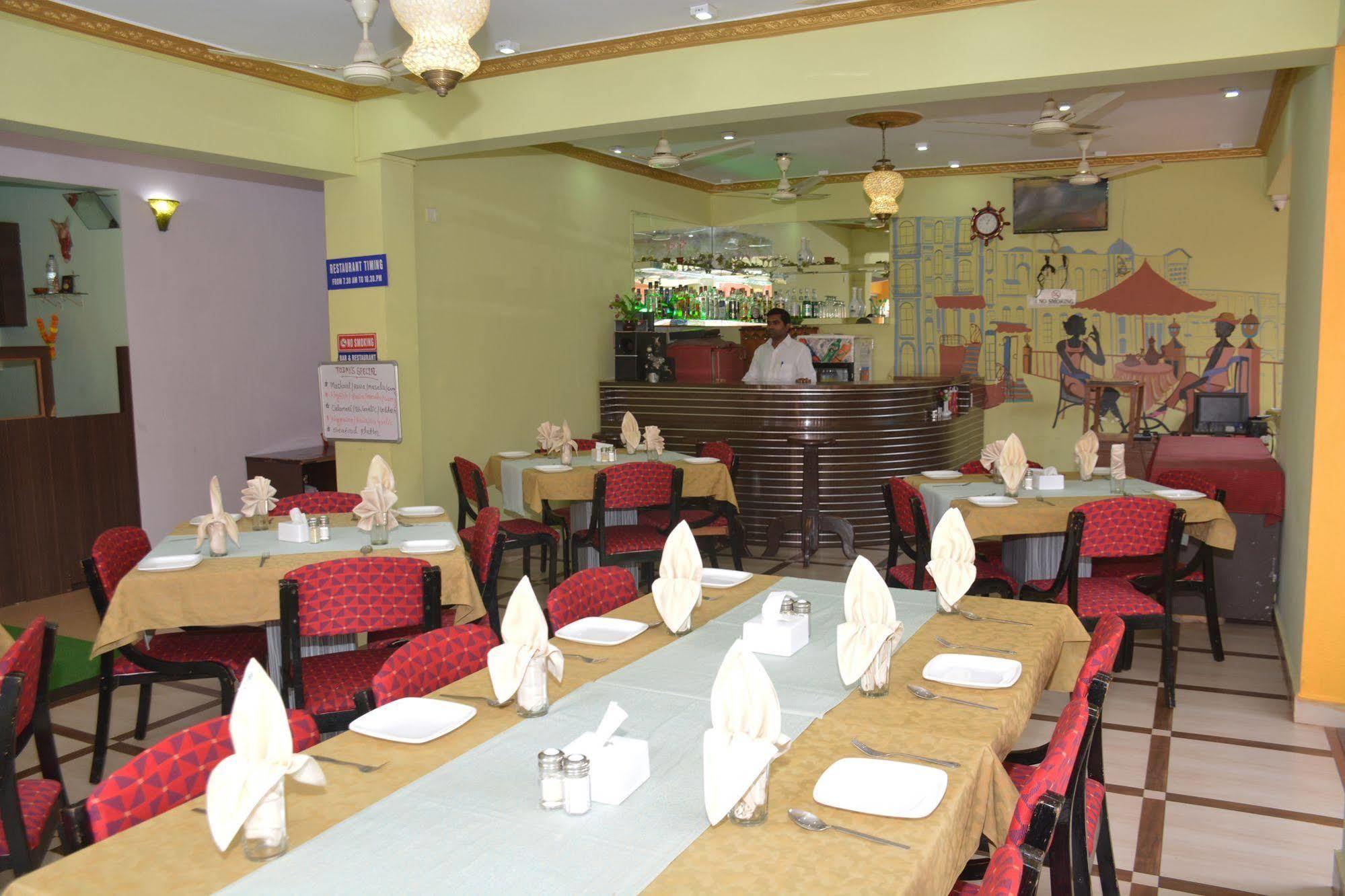 Rbr Suites Calangute Esterno foto