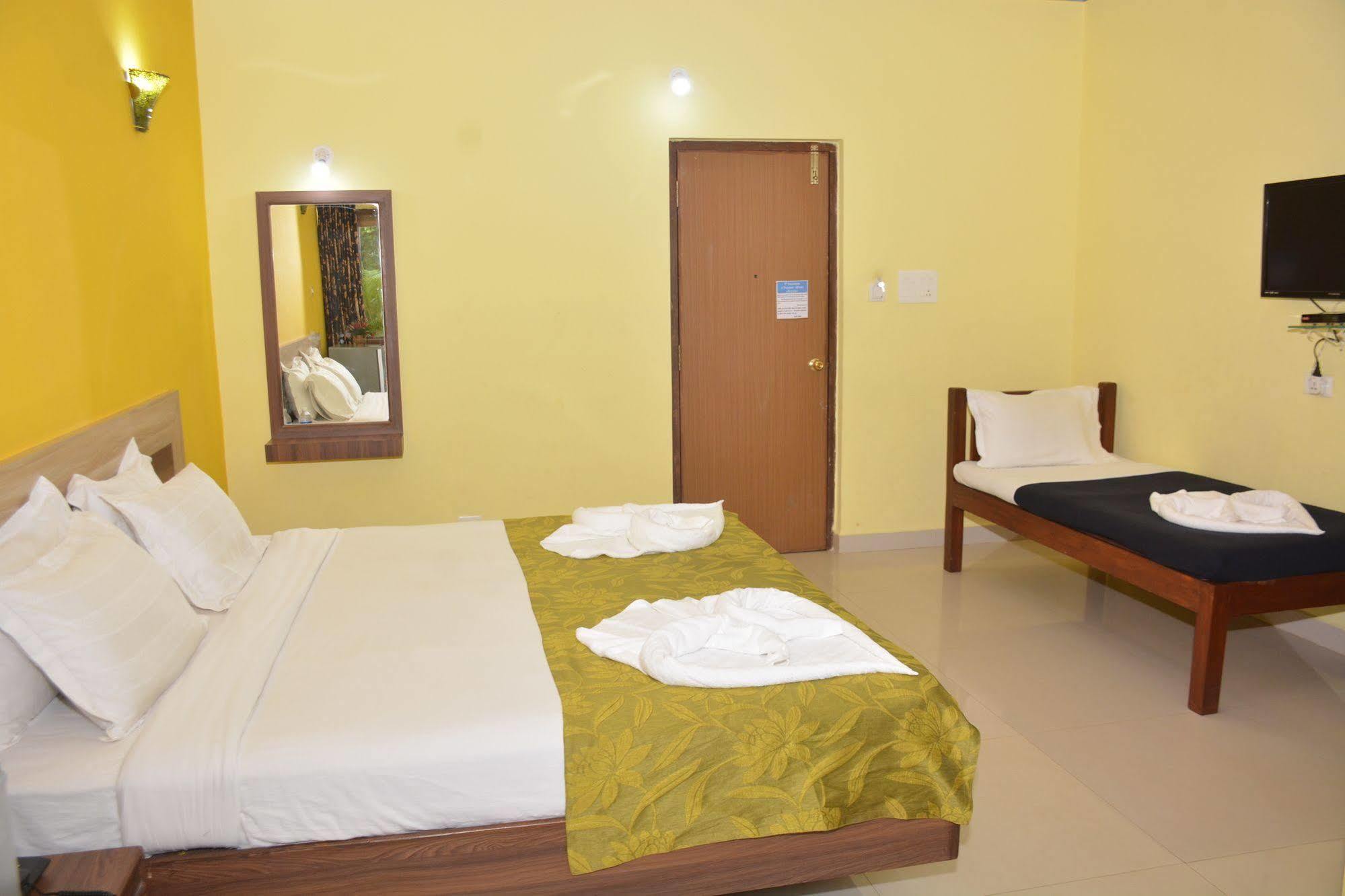 Rbr Suites Calangute Esterno foto