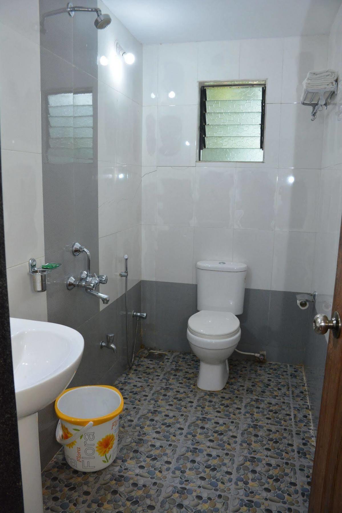Rbr Suites Calangute Esterno foto